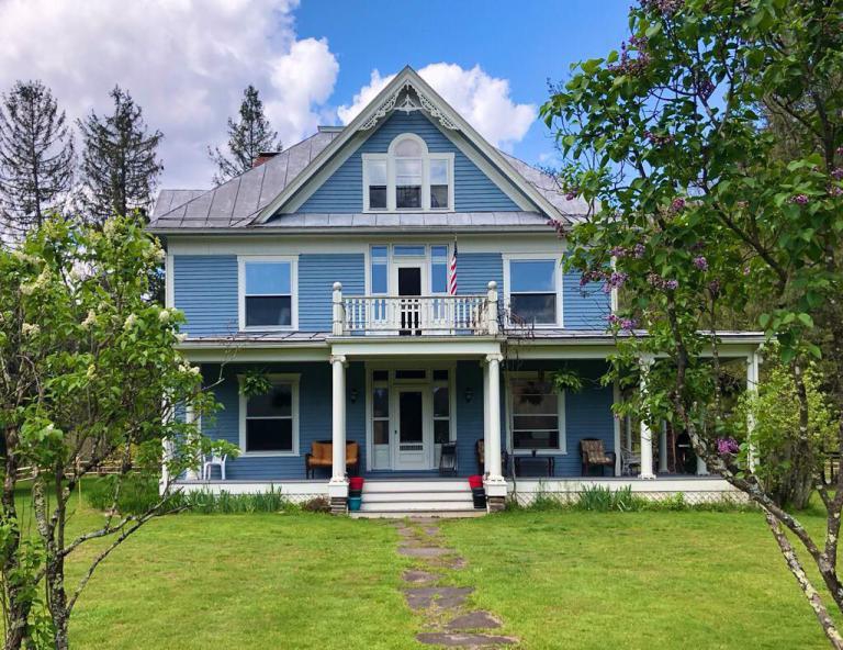 Laurel River Club Bed & Breakfast