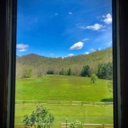 Laurel River Club Bed & Breakfast